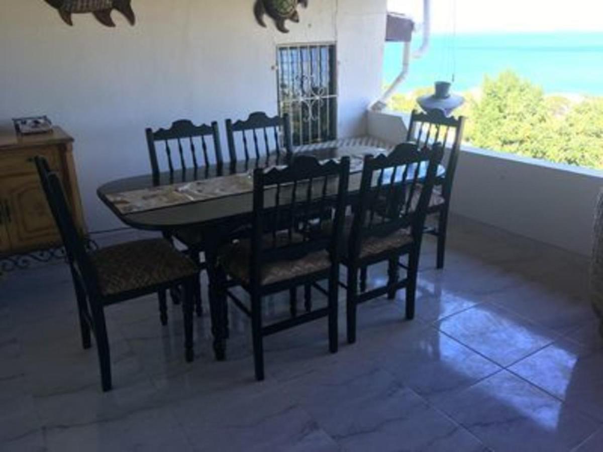 Attractive 2-Bed Apartment Stunning Sea View Dickenson Bay Екстер'єр фото