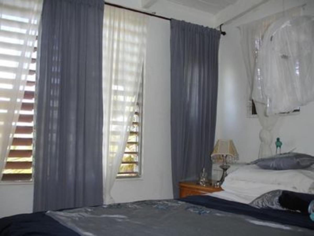 Attractive 2-Bed Apartment Stunning Sea View Dickenson Bay Екстер'єр фото