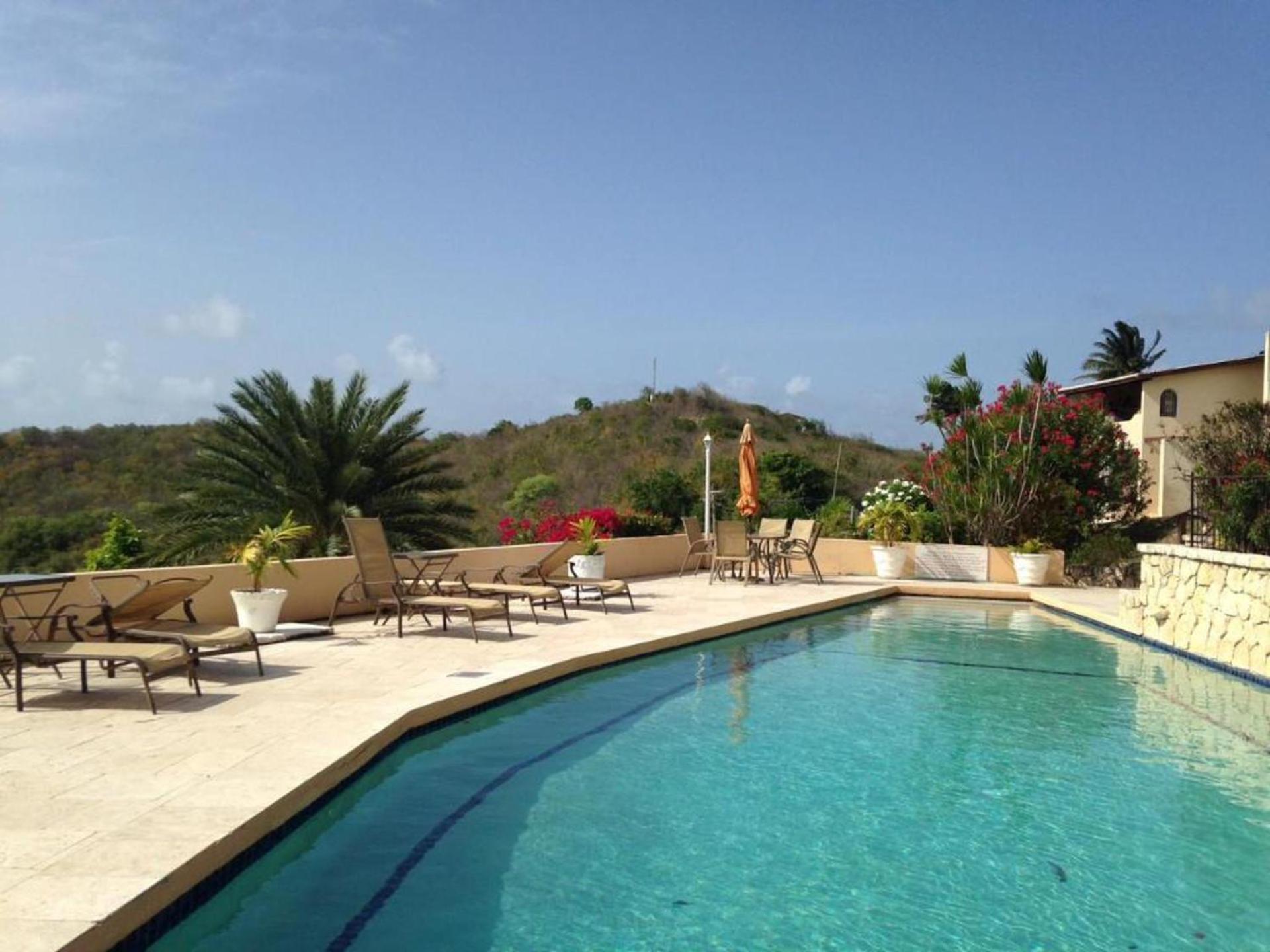 Attractive 2-Bed Apartment Stunning Sea View Dickenson Bay Екстер'єр фото