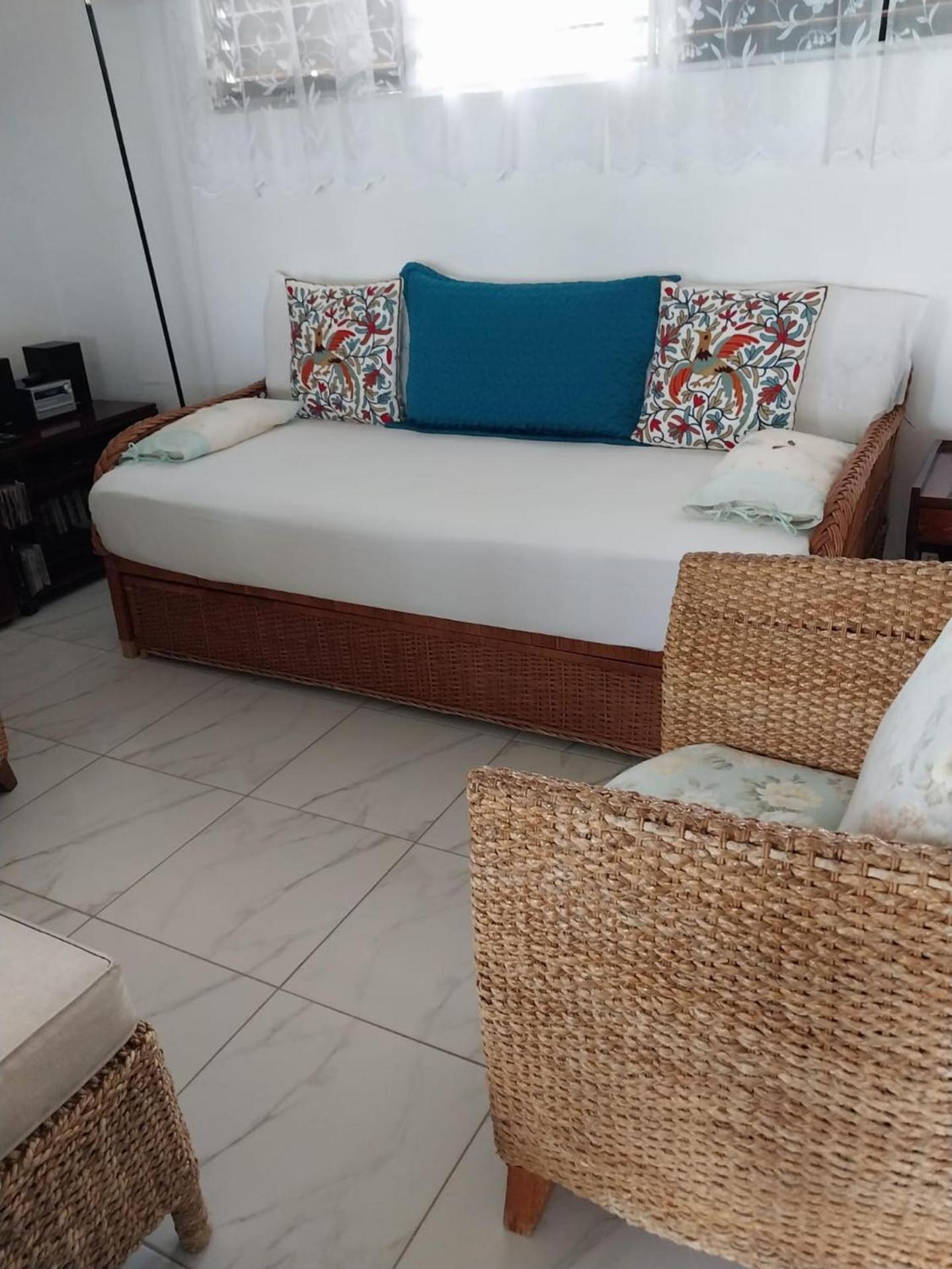 Attractive 2-Bed Apartment Stunning Sea View Dickenson Bay Екстер'єр фото